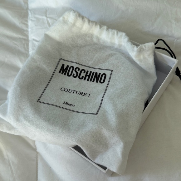 Moschino women’s Black Belt with Gold Logo - Picture 5 of 5